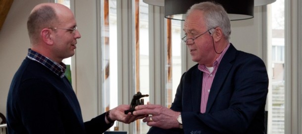 Gerrit Roosink ontvangt CU beeldje